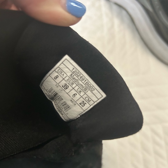 Brooks running shoes - Picture 4 of 4